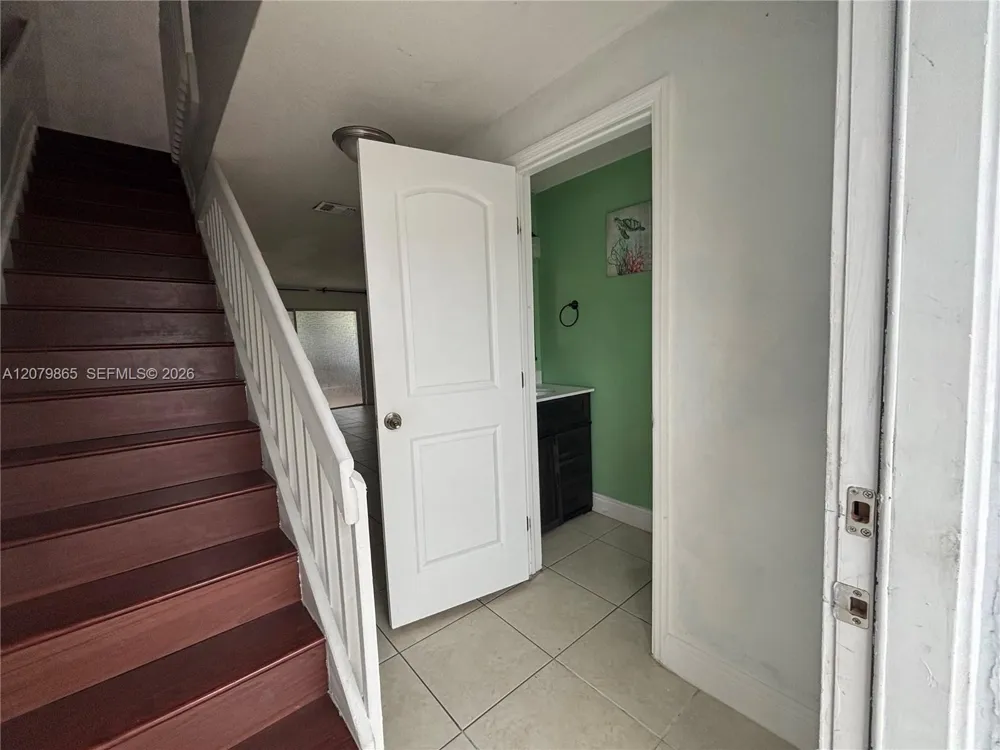 8172 NW 10th St #5 Miami, FL 33126