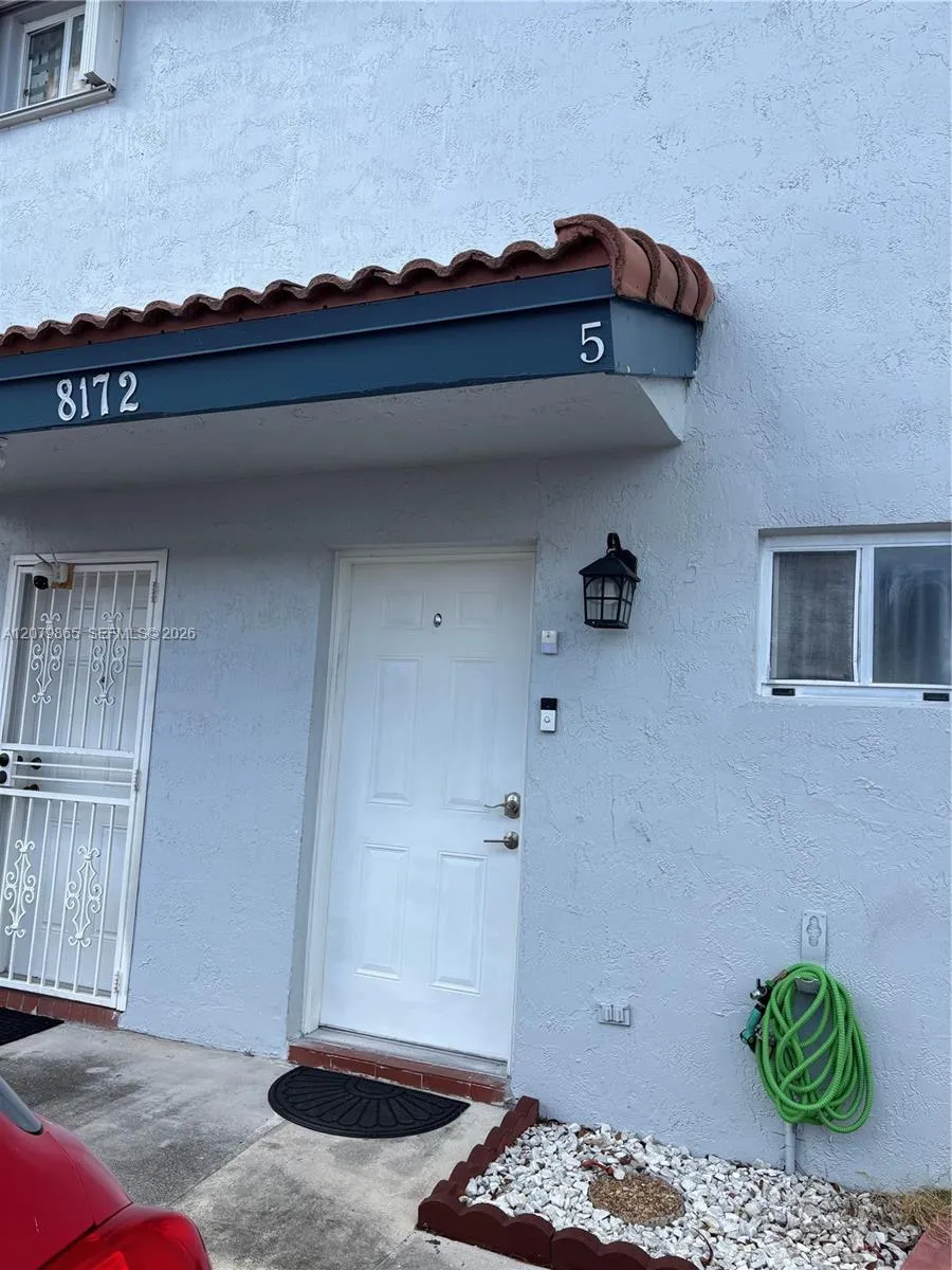 8172 NW 10th St #5 Miami, FL 33126