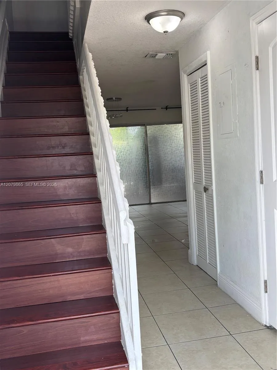 8172 NW 10th St #5 Miami, FL 33126