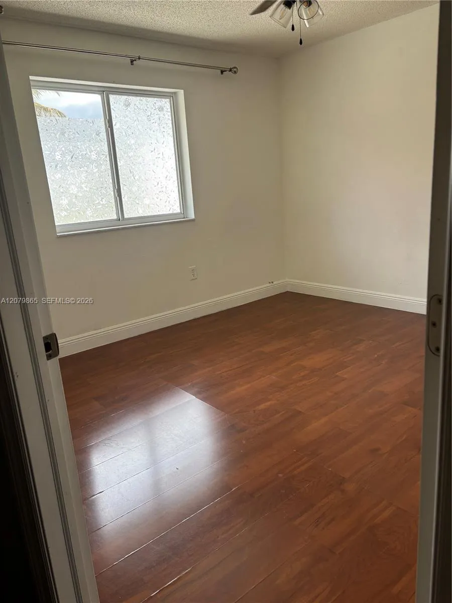 8172 NW 10th St #5 Miami, FL 33126