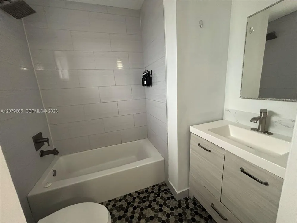 8172 NW 10th St #5 Miami, FL 33126