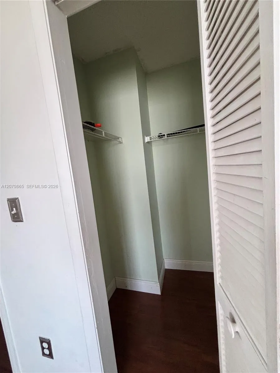 8172 NW 10th St #5 Miami, FL 33126