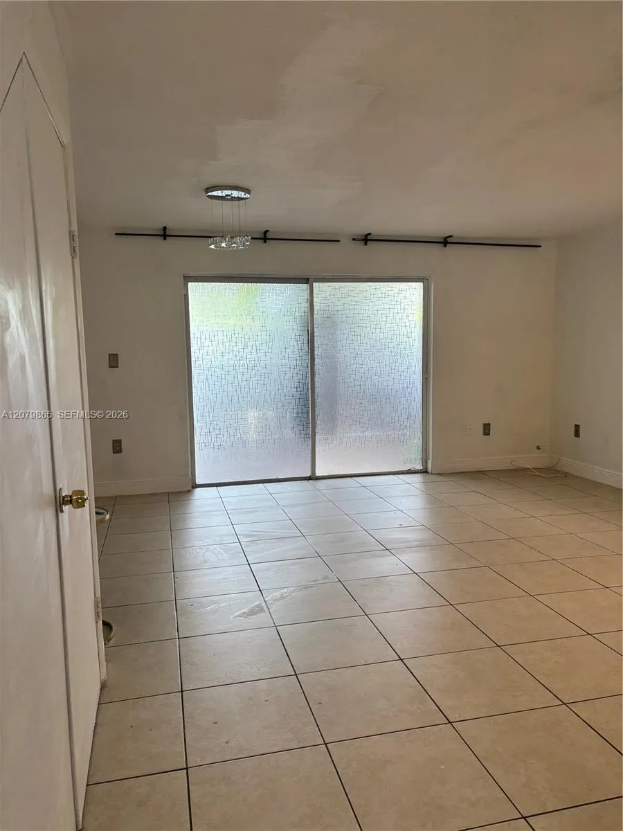 8172 NW 10th St #5 Miami, FL 33126