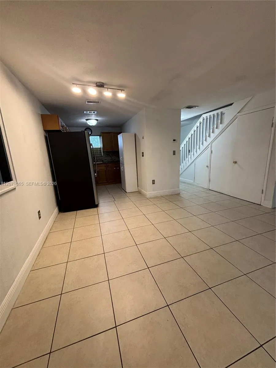 8172 NW 10th St #5 Miami, FL 33126