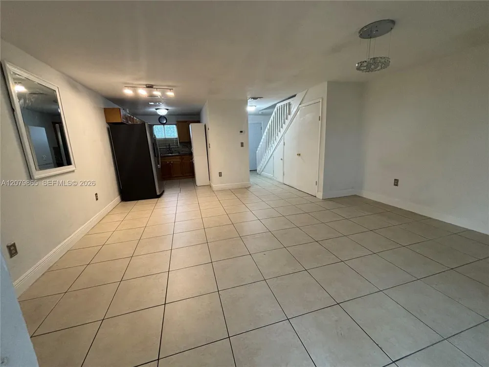 8172 NW 10th St #5 Miami, FL 33126