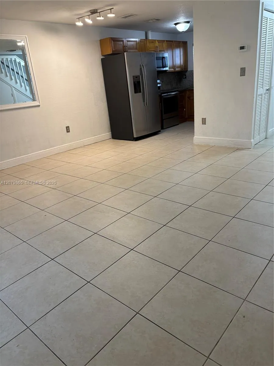 8172 NW 10th St #5 Miami, FL 33126