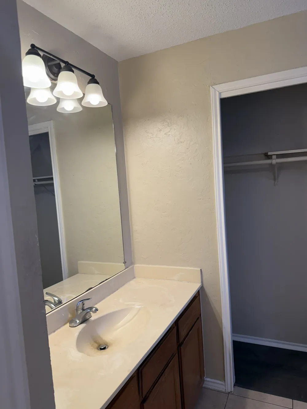 4922 Rolling Vista Mesquite, TX 75150