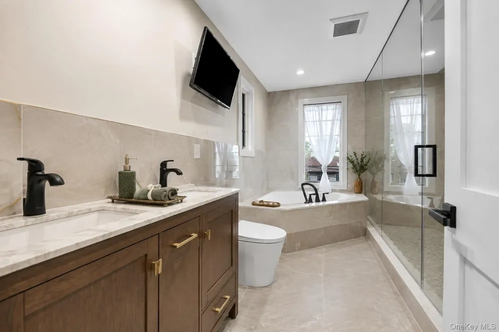 22 Elderberry Lane Valley Stream, NY 11581