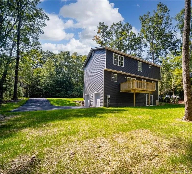 17 Mountain Top Road Mountain Dale, NY 12763
