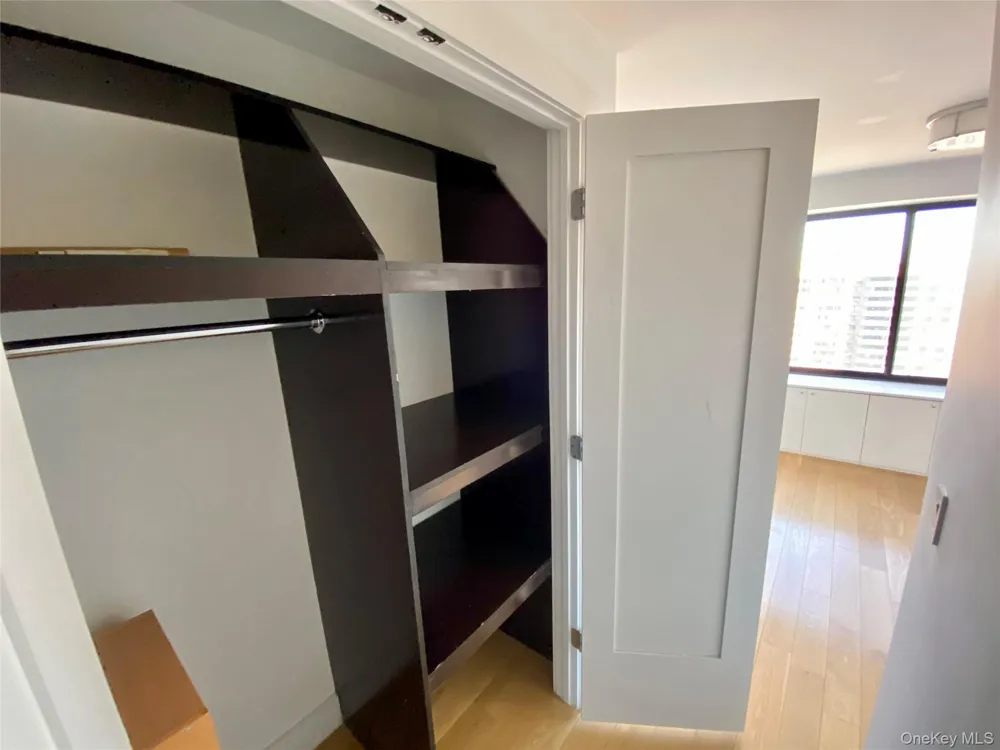 372 Central Park W #20L New York (Manhattan), NY 10025