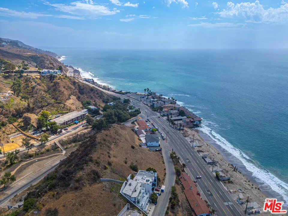 21415 Rambla Vista Road Malibu, CA 90265