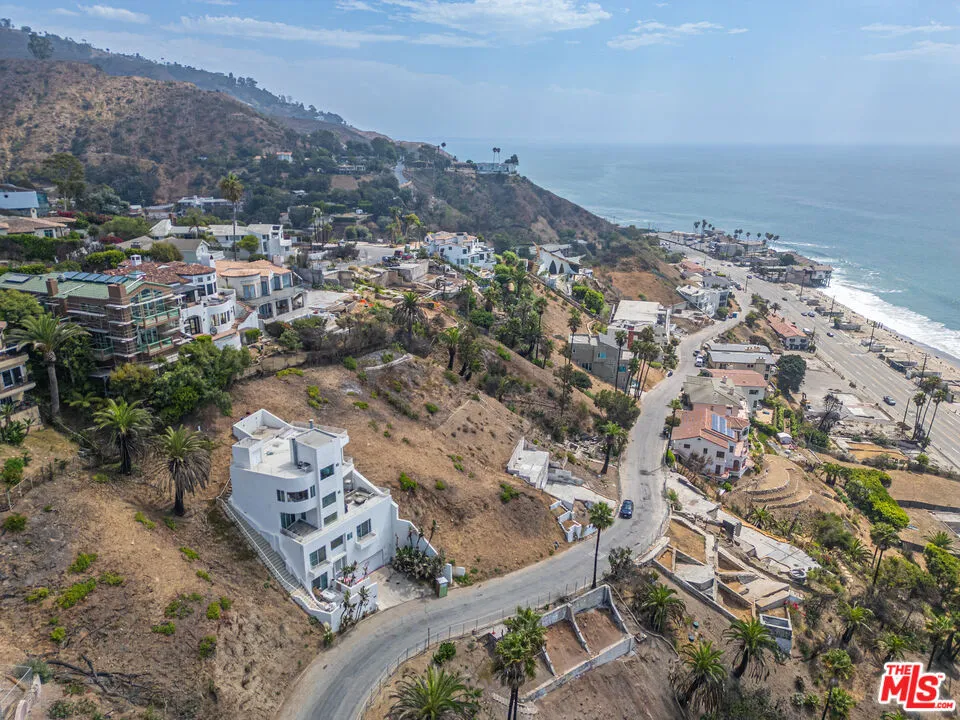 21415 Rambla Vista Road Malibu, CA 90265
