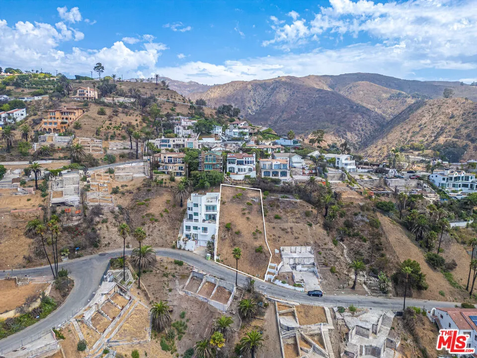 21415 Rambla Vista Road Malibu, CA 90265