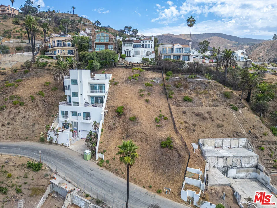 21415 Rambla Vista Road Malibu, CA 90265