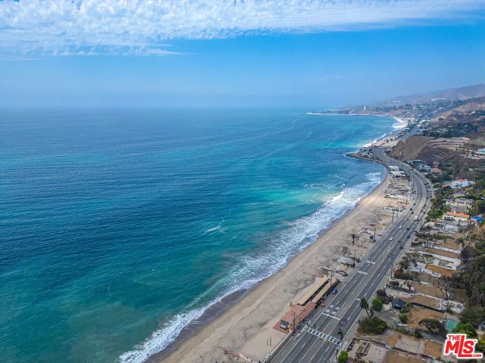 21415 Rambla Vista Road Malibu, CA 90265