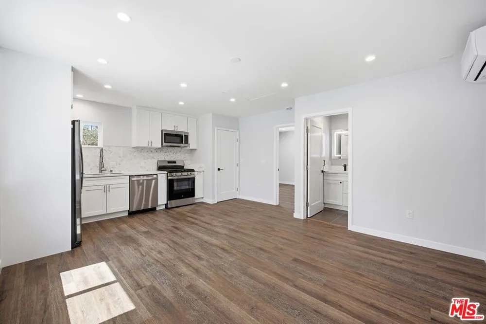 3121 Oakhurst Avenue Los Angeles, CA 90034