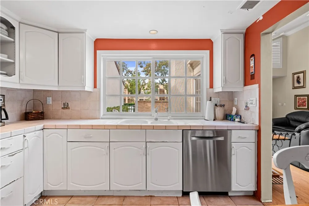 2 Morena #4 Irvine, CA 92612