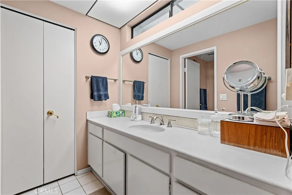 2 Morena #4 Irvine, CA 92612