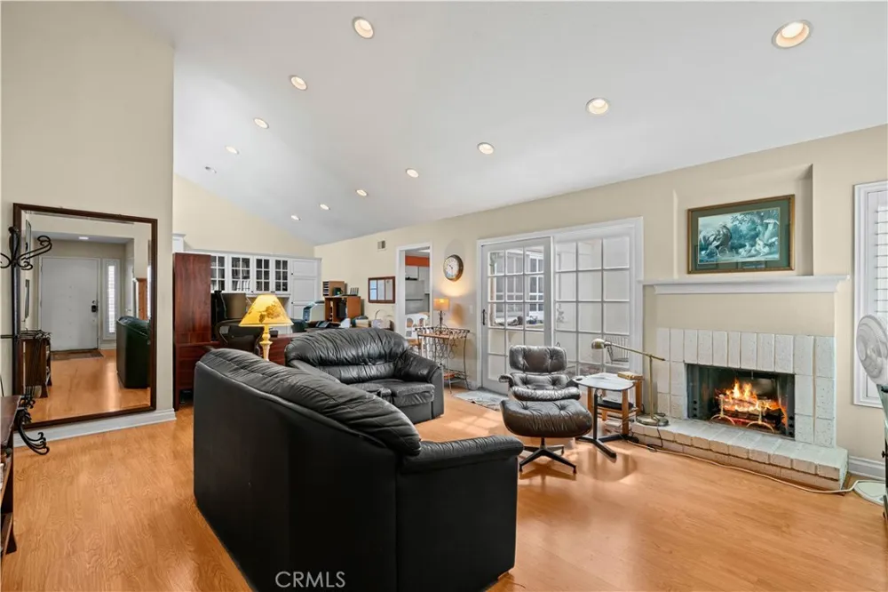 2 Morena #4 Irvine, CA 92612