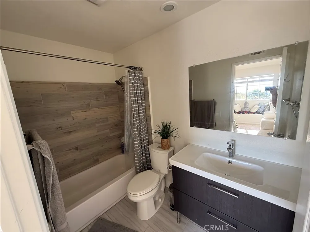 21061 Jenner Lake Forest, CA 92630