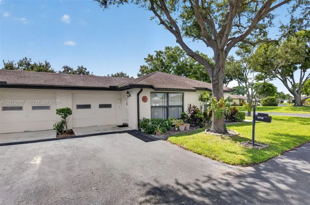 10086 Eaglewood Rd #B Boynton Beach, FL 33436