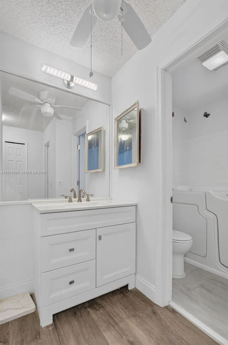 10086 Eaglewood Rd #B Boynton Beach, FL 33436