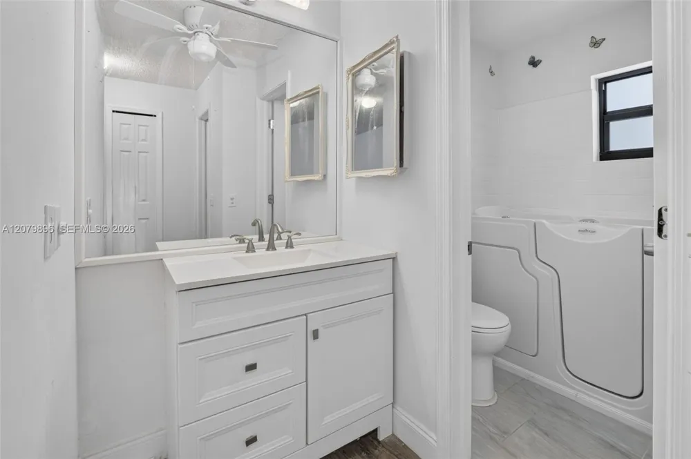 10086 Eaglewood Rd #B Boynton Beach, FL 33436