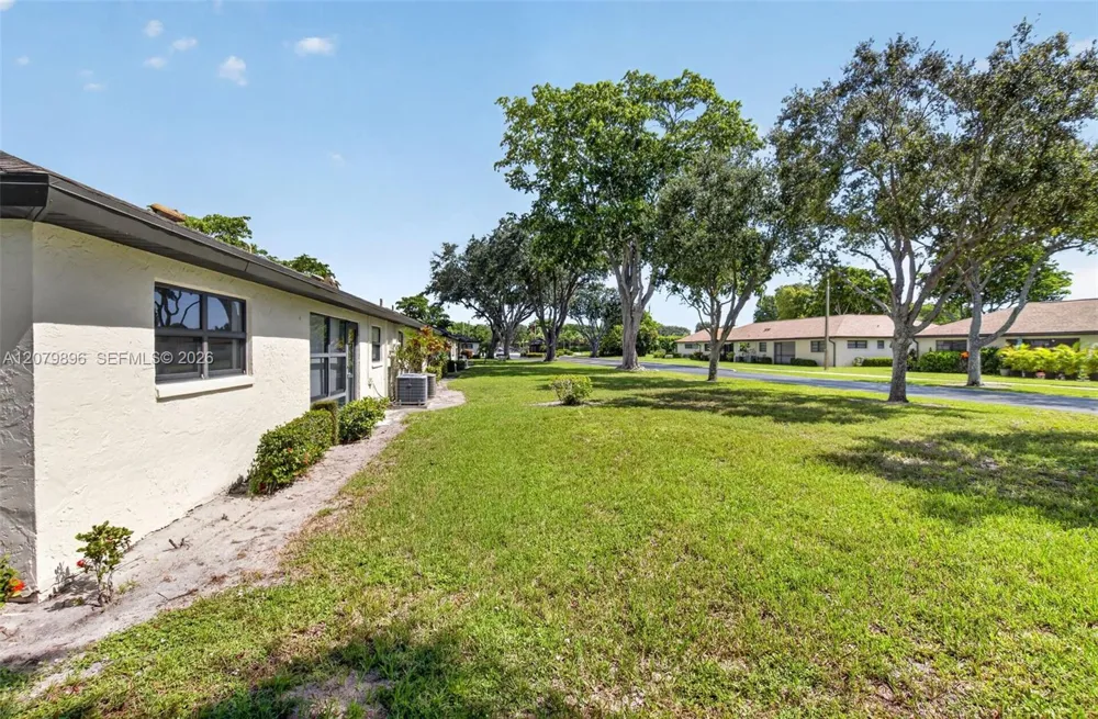 10086 Eaglewood Rd #B Boynton Beach, FL 33436
