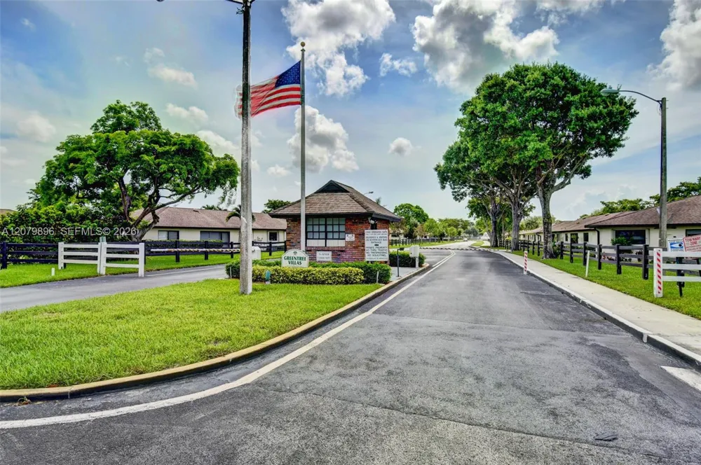10086 Eaglewood Rd #B Boynton Beach, FL 33436