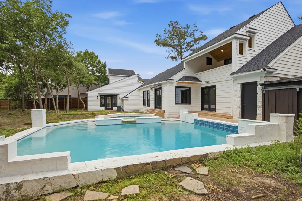1521 El Campo Dallas, TX 75218