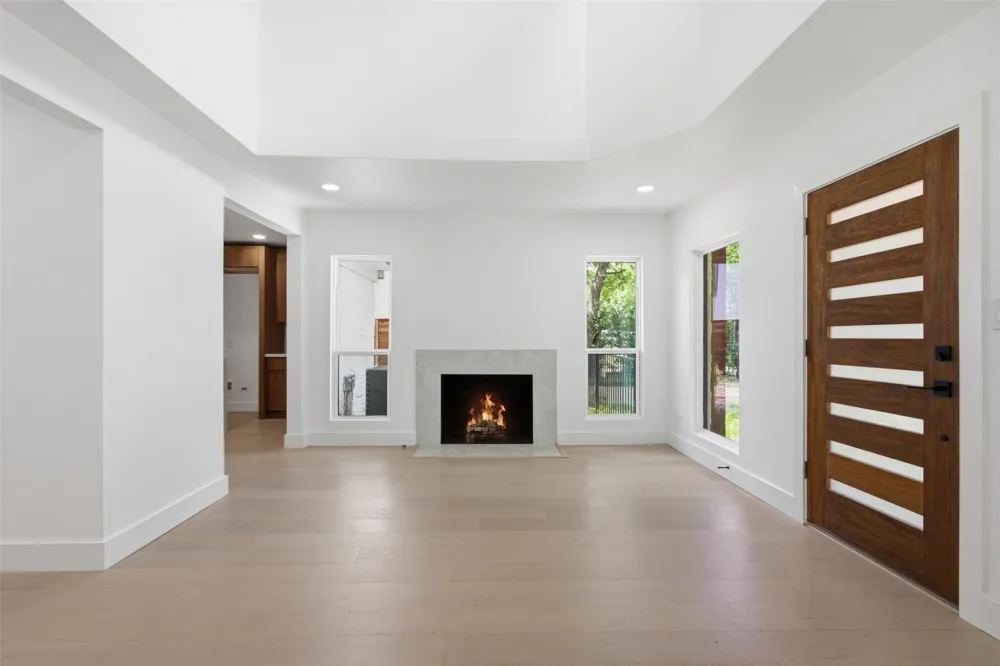 1521 El Campo Dallas, TX 75218