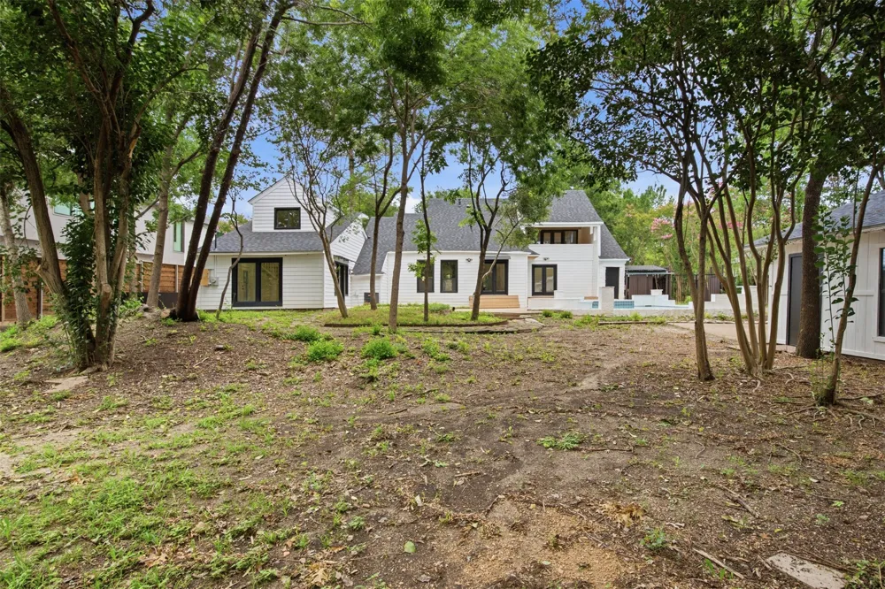 1521 El Campo Dallas, TX 75218