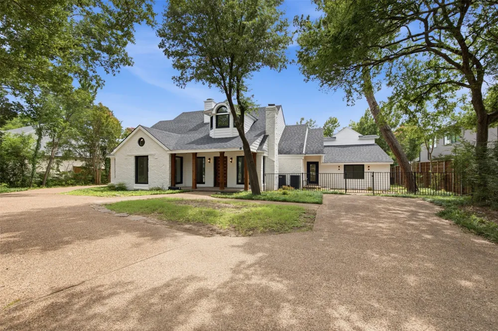 1521 El Campo Dallas, TX 75218