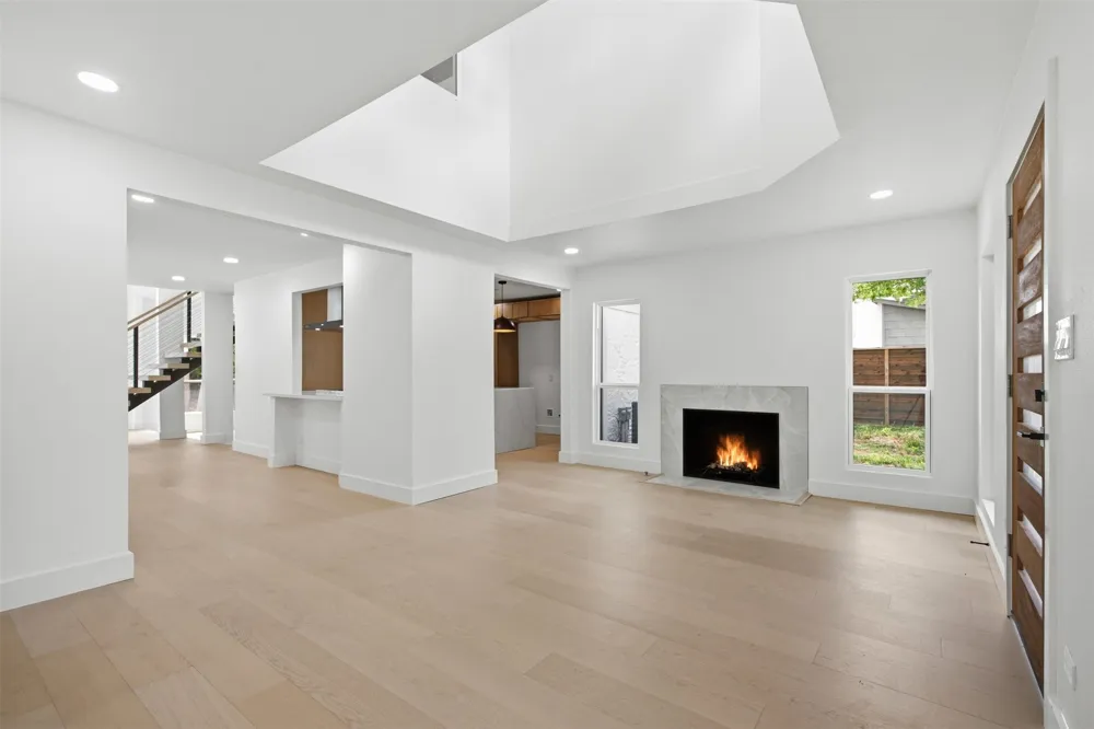 1521 El Campo Dallas, TX 75218