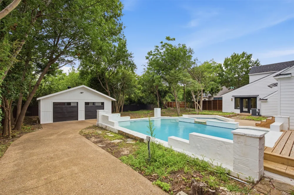 1521 El Campo Dallas, TX 75218