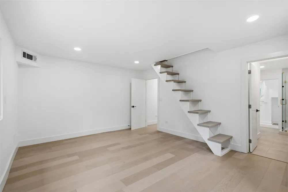 1521 El Campo Dallas, TX 75218