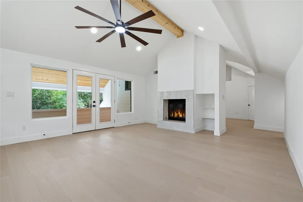 1521 El Campo Dallas, TX 75218