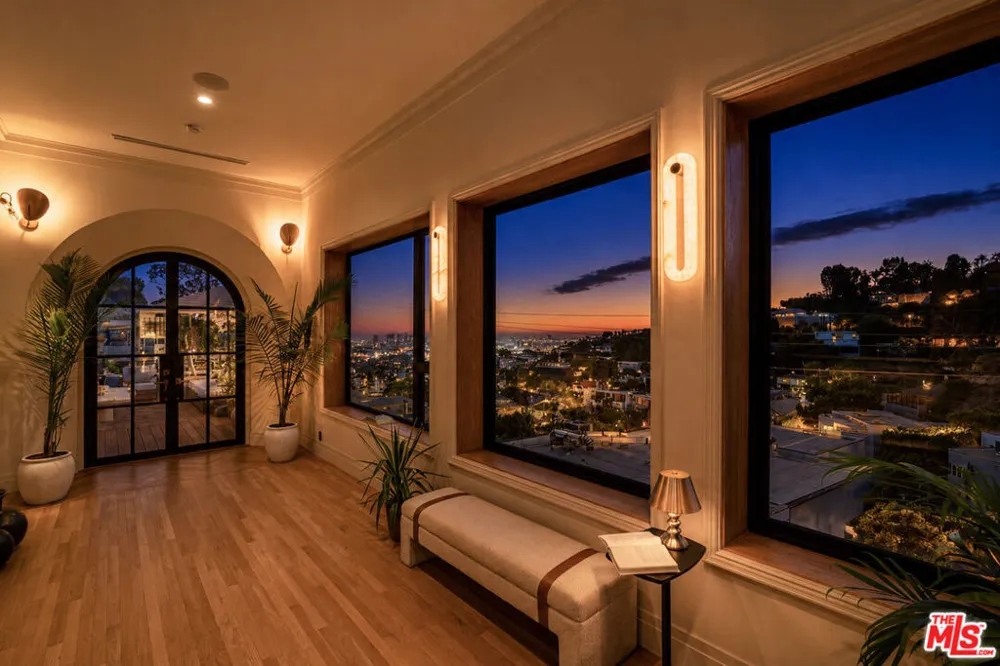 8855 Hollywood Boulevard Los Angeles, CA 90069