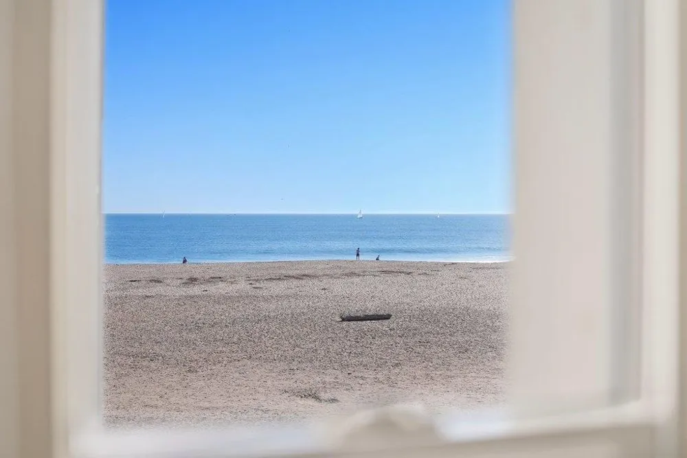22130 E Cliff Drive #2D Santa Cruz, CA 95062