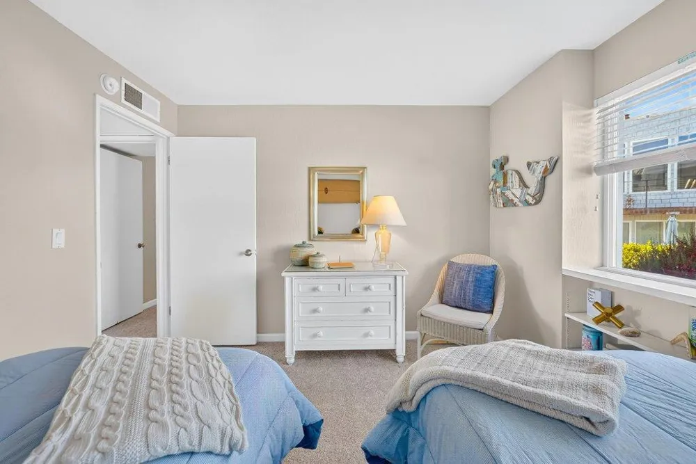 22130 E Cliff Drive #2D Santa Cruz, CA 95062