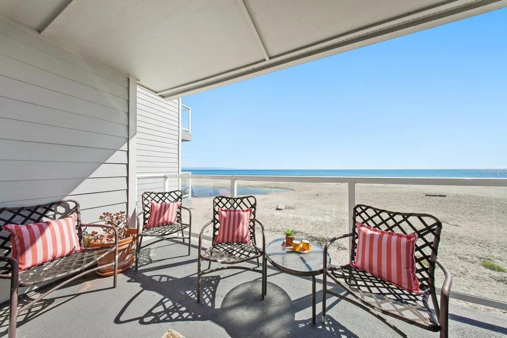 22130 E Cliff Drive #2D Santa Cruz, CA 95062