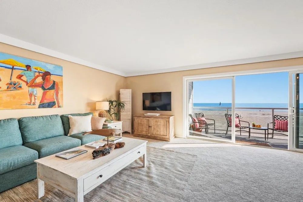 22130 E Cliff Drive #2D Santa Cruz, CA 95062