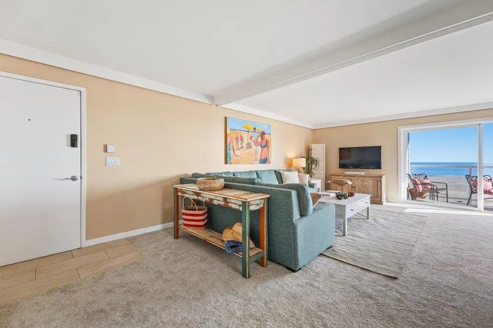 22130 E Cliff Drive #2D Santa Cruz, CA 95062
