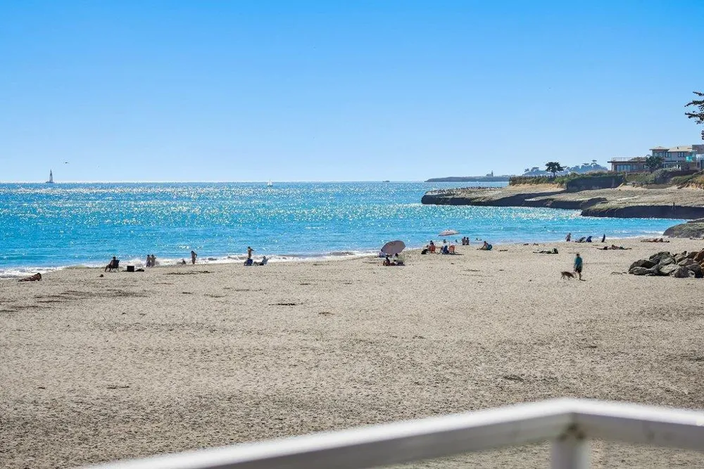 22130 E Cliff Drive #2D Santa Cruz, CA 95062