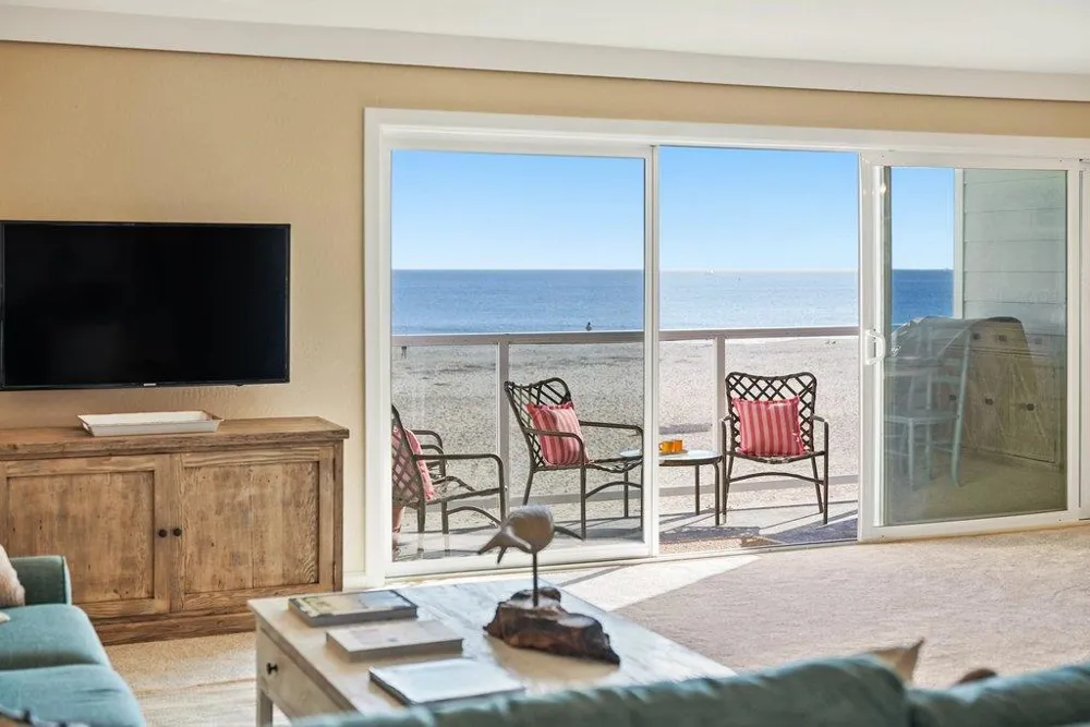 22130 E Cliff Drive #2D Santa Cruz, CA 95062