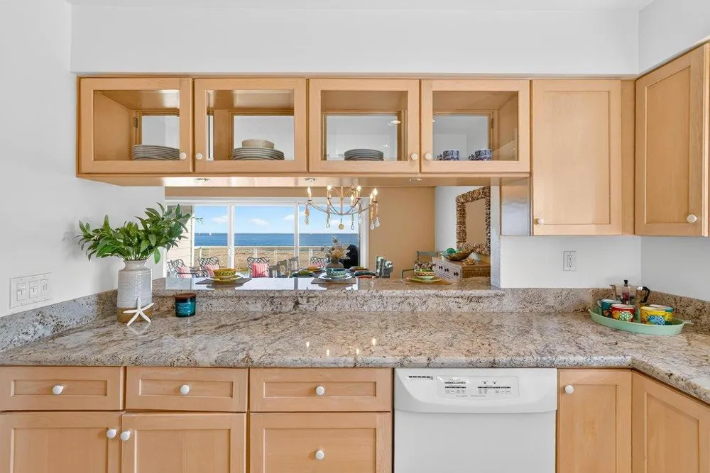22130 E Cliff Drive #2D Santa Cruz, CA 95062