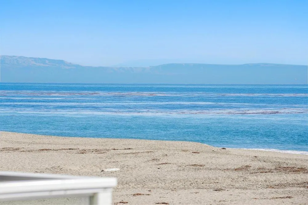 22130 E Cliff Drive #2D Santa Cruz, CA 95062