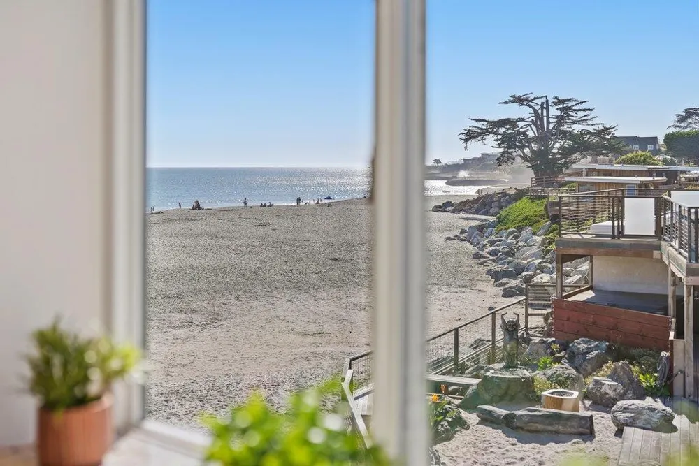 22130 E Cliff Drive #2D Santa Cruz, CA 95062