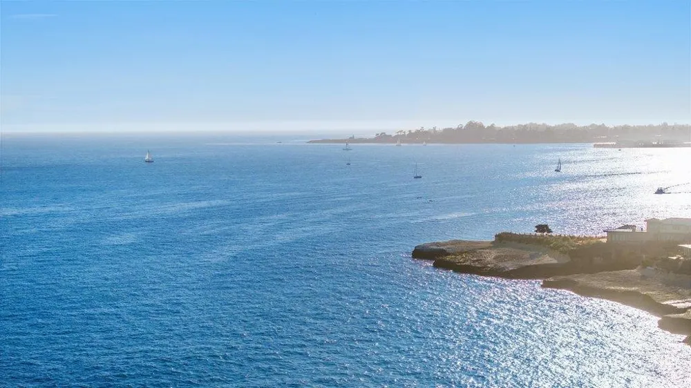 22130 E Cliff Drive #2D Santa Cruz, CA 95062