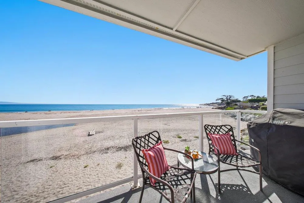 22130 E Cliff Drive #2D Santa Cruz, CA 95062